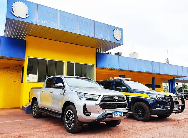 PRF recupera camionete roubada em Corumbá