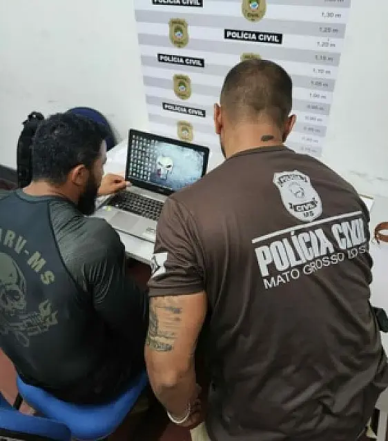 Jovem de 22 anos é preso com conteúdo pornográfico armazenado