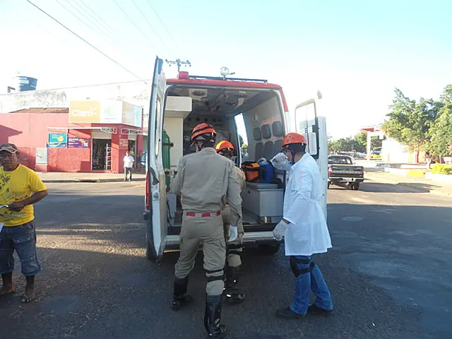 Ciclista fica ferido após se envolver em acidente com carro