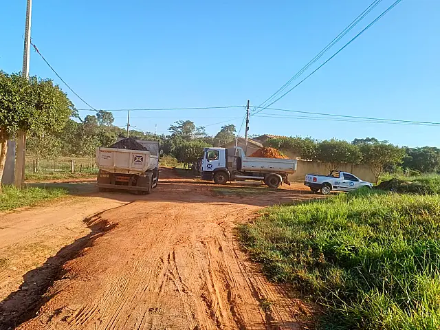 Ruas da Vila Icaraí recebem manutenção de nivelamento e patrolamento
