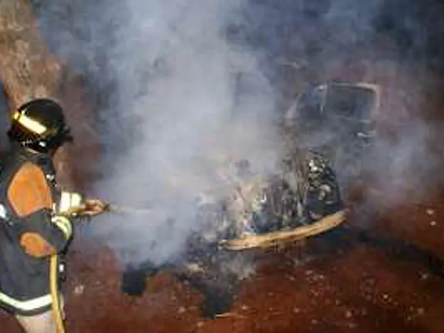 Homem ateia fogo no próprio carro depois de namorada ir ao show de dupla sertaneja