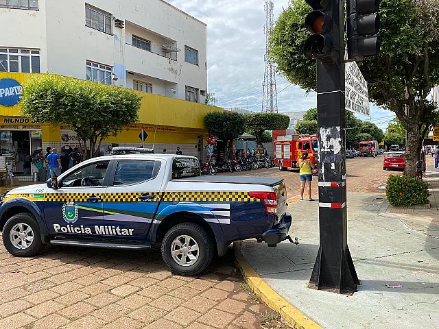 Rua é interditada após princípio de incêndio em transformador no centro de Aquidauana