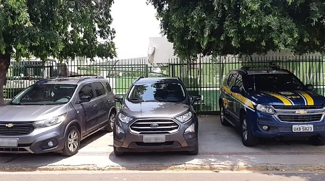 PRF recupera dois veículos furtados de locadoras em Miranda