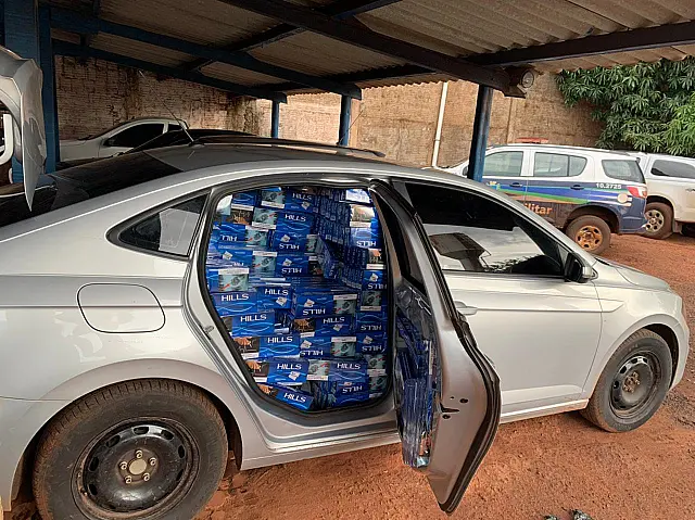 Polícia flagra veículos lotados de produtos contrabandeados do Paraguai