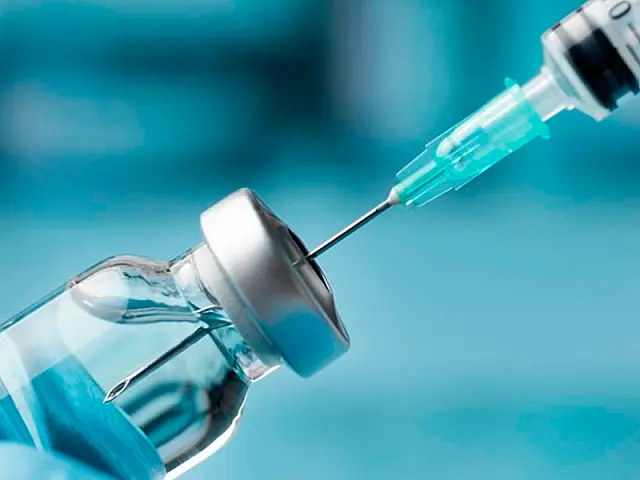 Busca por dose de reforço cresce devido ao aumento de casos de COVID