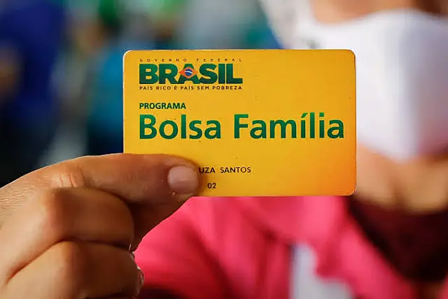 Caixa paga novo Bolsa Família a beneficiários com NIS de final 4