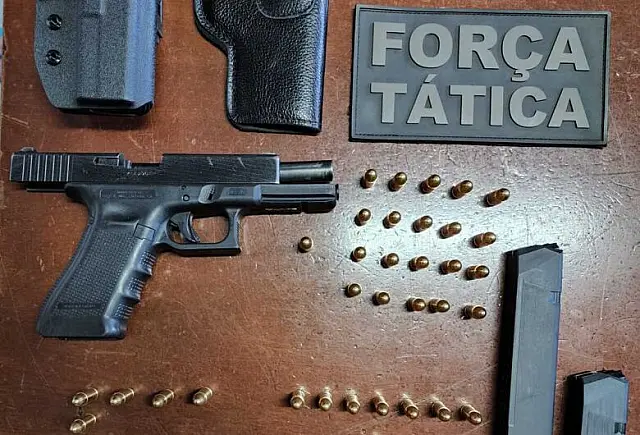 Morador de residencial é preso por posse irregular de arma de fogo