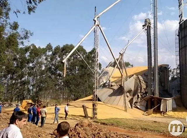 Filho presencia pai morrer soterrado após silo de milho estourar em fazenda
