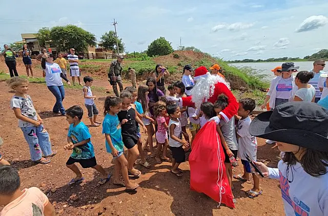 MS entrega presentes para crianças pantaneiras e quilombolas