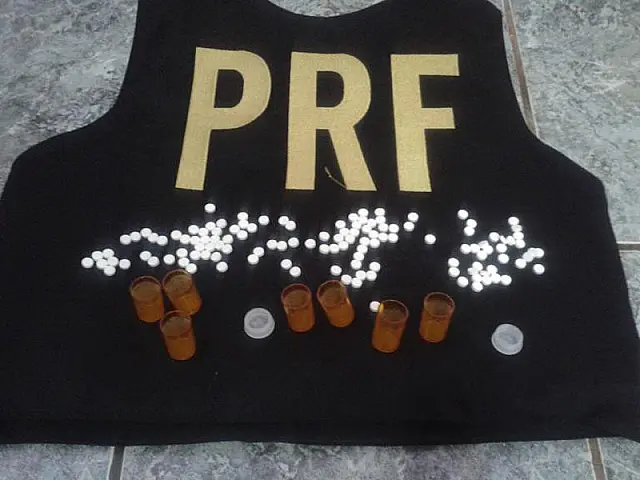 PRF prende caminhoneiro com 125 comprimidos de anfetamina