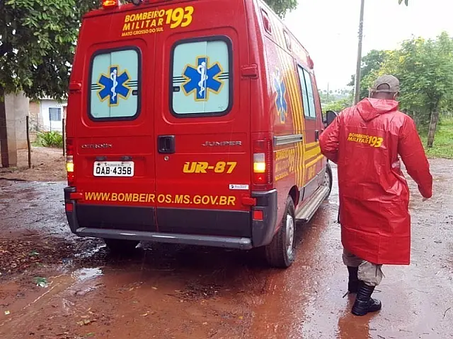 Após confusão, esposa golpeia marido com faca
