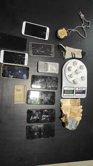 Mulher esconde droga na calcinha e acaba presa junto com o filho em Bonito