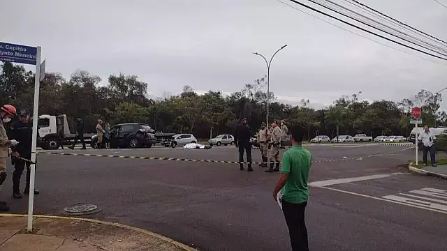 Motorista não respeita sinalização e mata motociclista em cruzamento