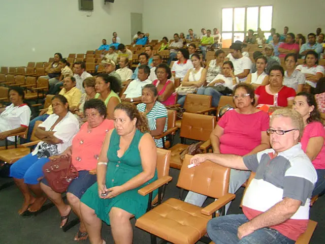 Encontro com servidores municipais adiam votações
