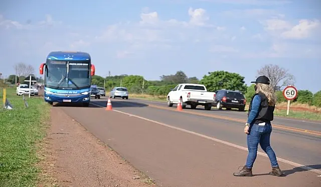 Ônibus com passageiros clandestinos são apreendidos em MS