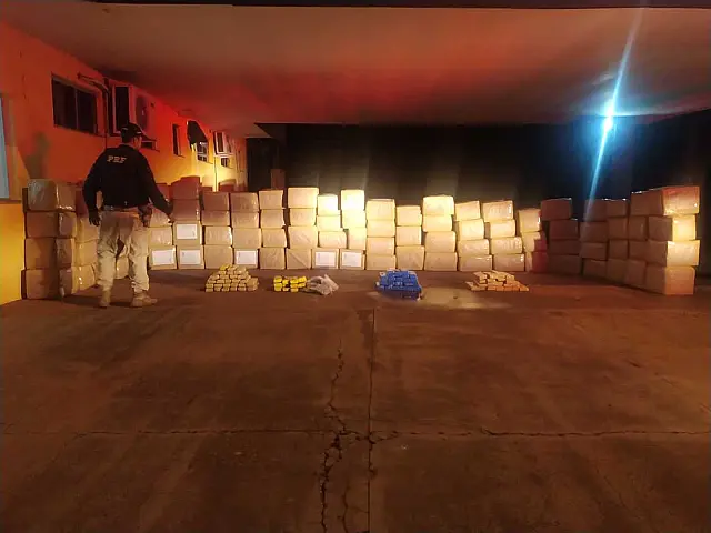 Federais apreendem mais de 2 toneladas de maconha
