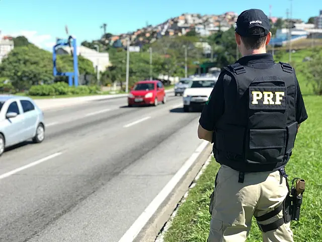 Um é preso e outros 1,8 mil são flagrados por excesso de velocidade