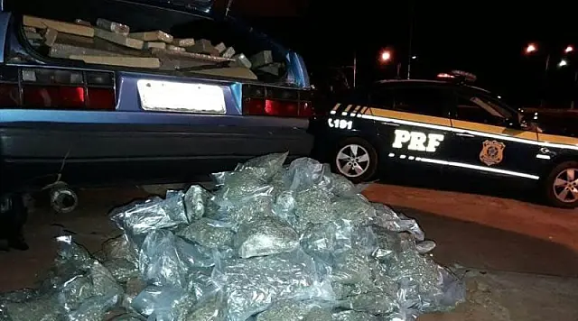 PRF apreende 263kg maconha e 37kg de skunk na BR-463 em Ponta Porã/MS