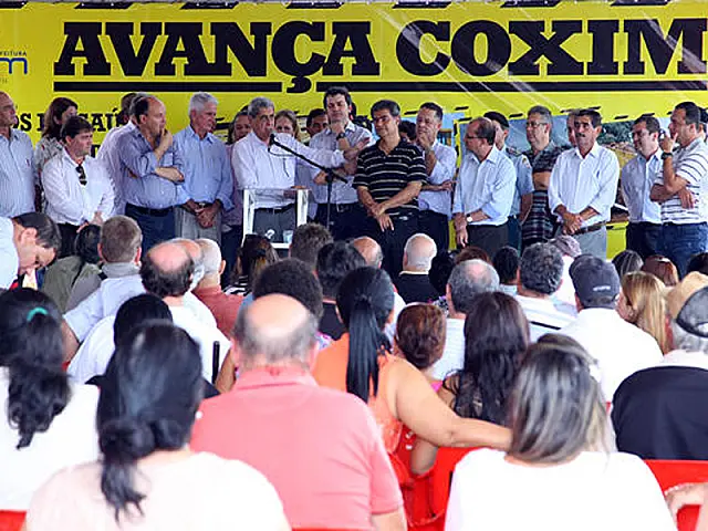 André anuncia obras e reforça ações em Coxim com entrega de veículos, motoniveladoras e patrulhas mecanizadas