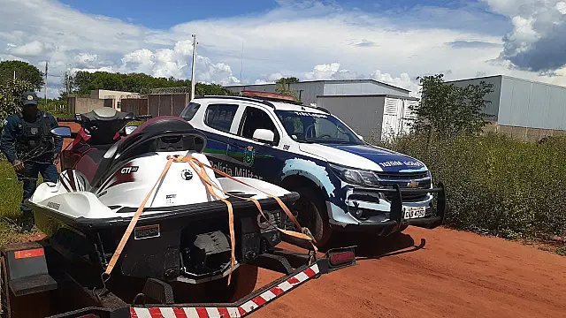 PM recupera Jet-Ski e carreta reboque furtados em residência