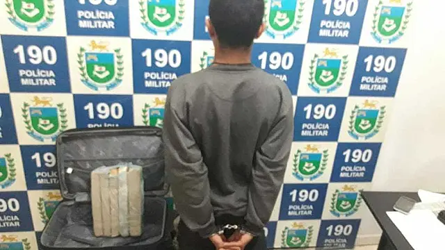 Polícia Militar de Boqueirão prende homem com 4kg de maconha na mala