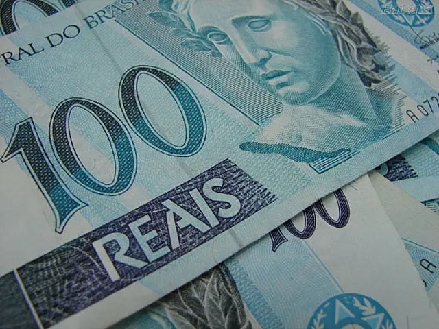 Servidora de Assembleia ganha R$ 24 mil sem cumprir expediente