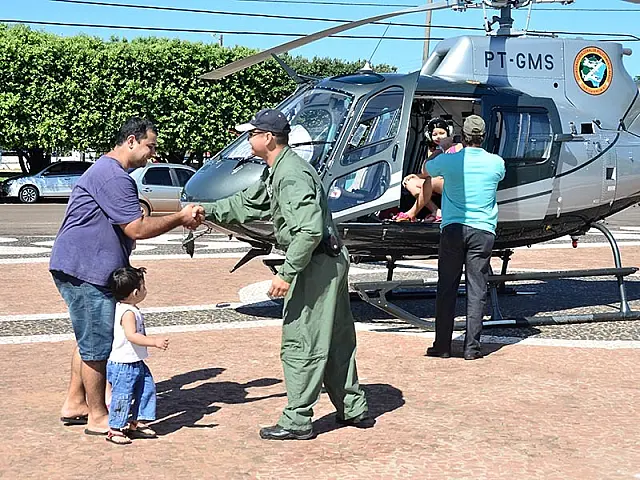 Aeronave da Polícia chama atenção da população de Anastácio e Aquidauana