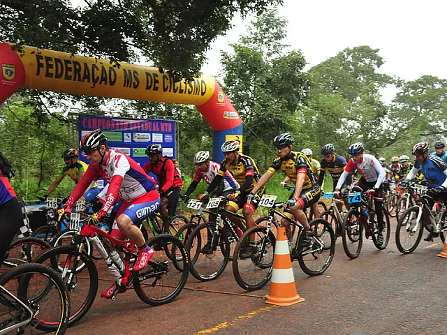 Ciclistas superam tempo chuvoso e frio na etapa aquidauanense do Estadual de MTB