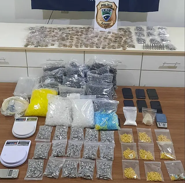 Traficante é preso com mais de 1.700 pinos de cocaína e cerca de 200 papelotes