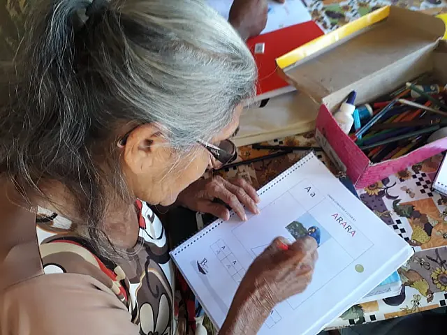 Com material didático especial, pescadores ribeirinhos são alfabetizados em projeto do MS
