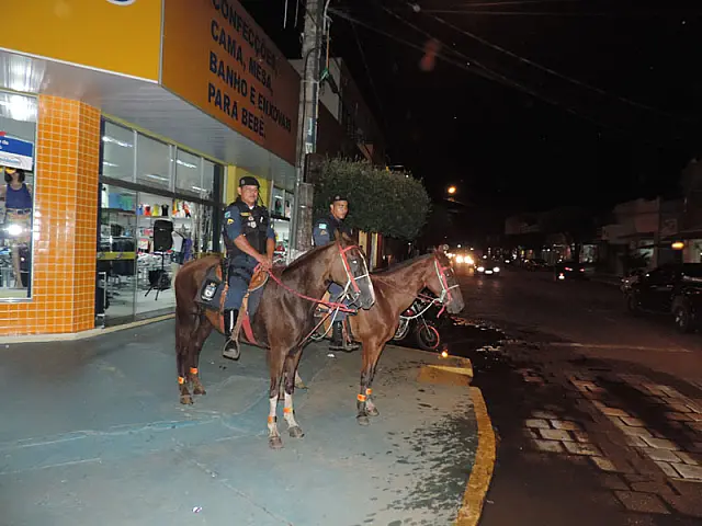 Cavalaria do 7º BPM reforça patrulhamento no Centro de Aquidauana