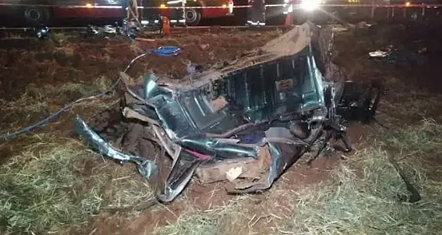 Colisão entre caminhonete e carreta deixa dois mortos na MS-270
