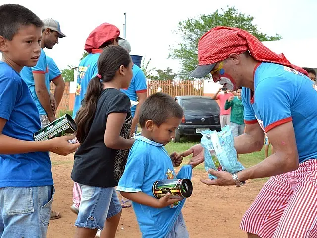Rede de Amigos realiza churrasco solidário com telão para estréia do Brasil na Copa do Mundo