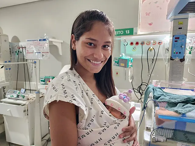 Mães de bebês da Neonatologia do HRMS encontram cor e esperança em ação terapêutica