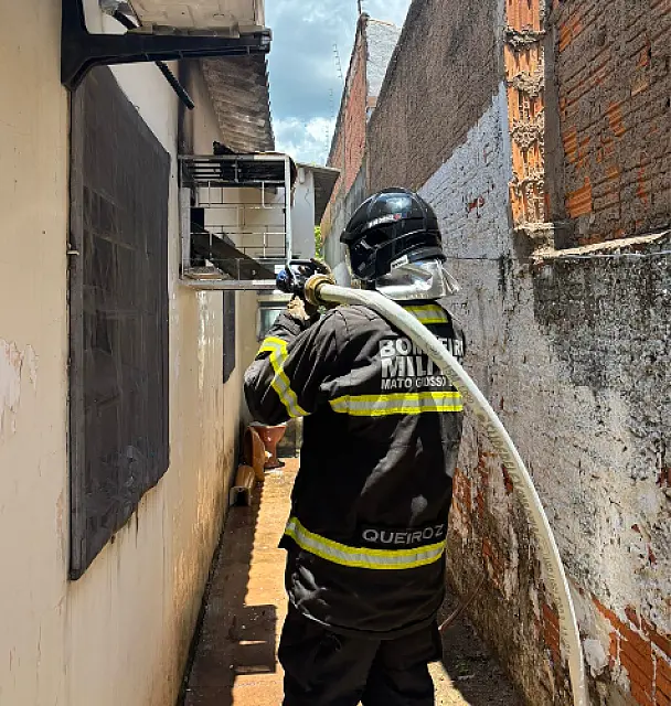 Incêndio em residência mobiliza Bombeiros em Corumbá