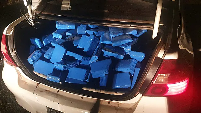 Homem é preso com 500 quilos de maconha em carro