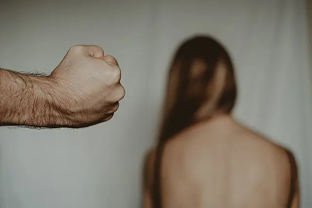 Mulher é estuprada pelo marido da amiga após bebedeira em MS