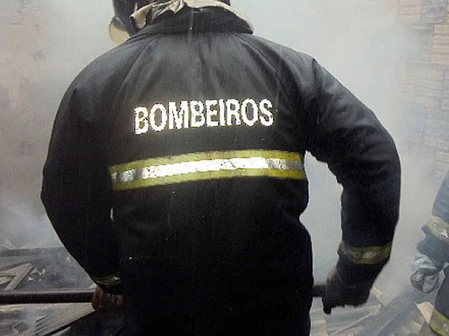 Jovem de Anastácio é resgatado por bombeiros, após incêndio em residência