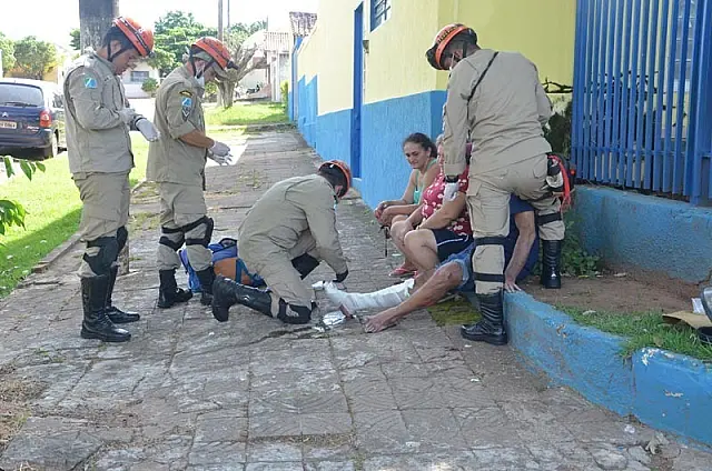 Homem tenta dar tranco em veículo no centro de Anastácio e acaba arrastado