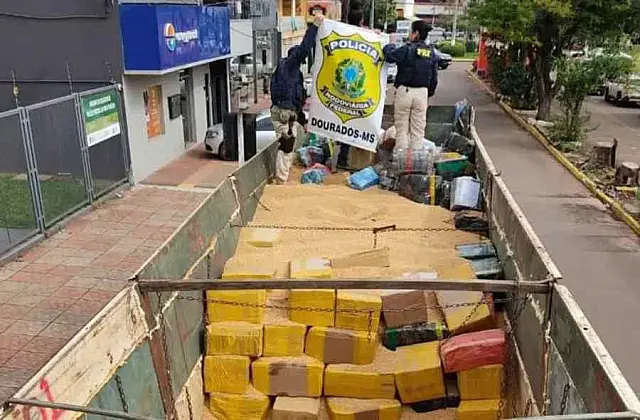 Caminhoneiro é preso transportando 16 toneladas de maconha