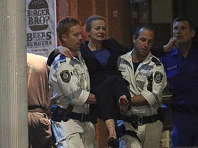 Polícia invade cafeteria em Sydney; há informações sobre dois mortos