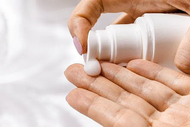 Mudança de temperatura exige cuidados com a pele, alerta dermatologista