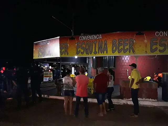 Homem é executado por pistoleiros de moto em conveniência