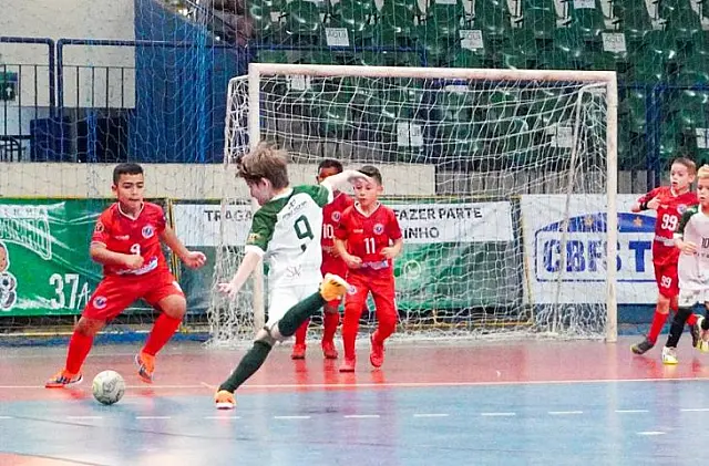 Taça Brasil Sub-10 de Futsal chega à semifinal e agita a sexta-feira no Guanandizão
