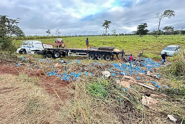 Polícia indicia 10 pessoas por saque de carga de cerveja na MS-276