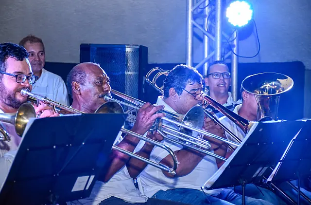 Concerto gratuito reúne música e atrações culturais na Praça dos Estudantes