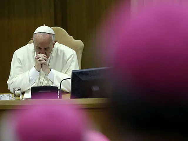 Vaticano sinaliza com mais tolerância em relação a gays