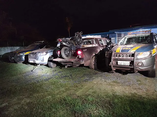 PRF recupera caminhonetes furtadas em estrada do Pantanal