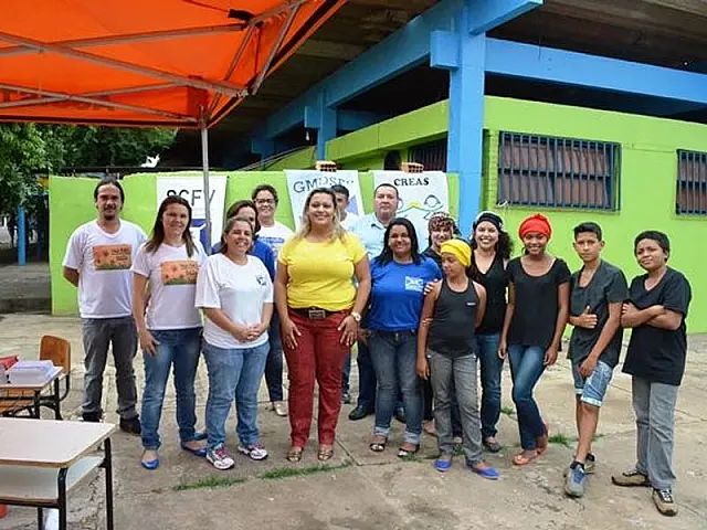 Creas de Aquidauana realiza ação social com moradores de rua