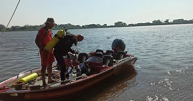 Mergulhadores são acionados para buscas de peão desaparecido no Rio Negro
